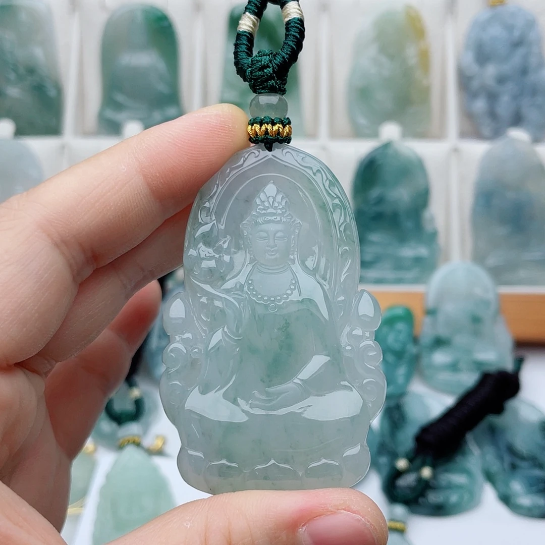 冬****翡翠未镶嵌颈饰素衣观音