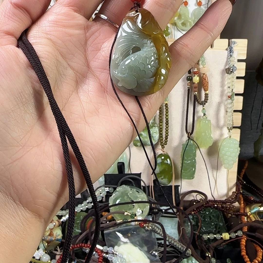 甜***风蛇纹石玉未镶嵌颈饰品