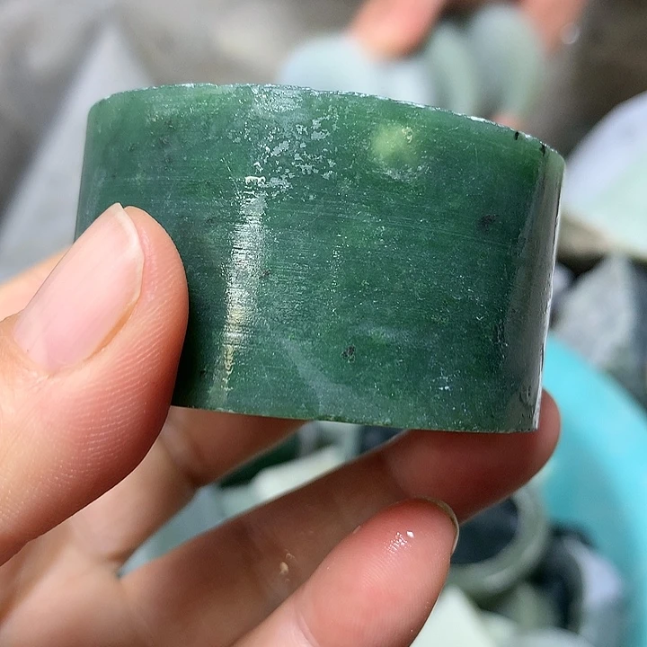 颈饰未镶嵌和田玉（糖玉）