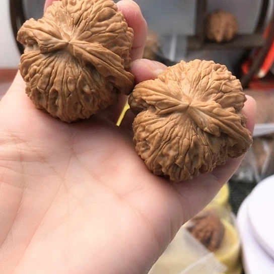 文玩核桃吊坠I****叔球白