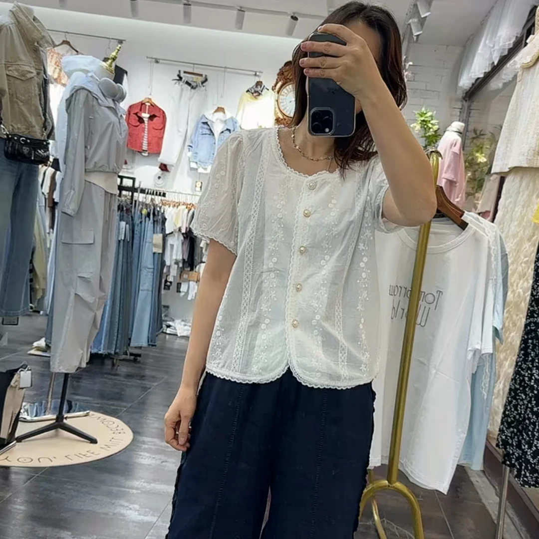 夏季新品淑女气质刺绣圆领短袖衬衣女精致蕾丝衫显瘦洋气时尚网红