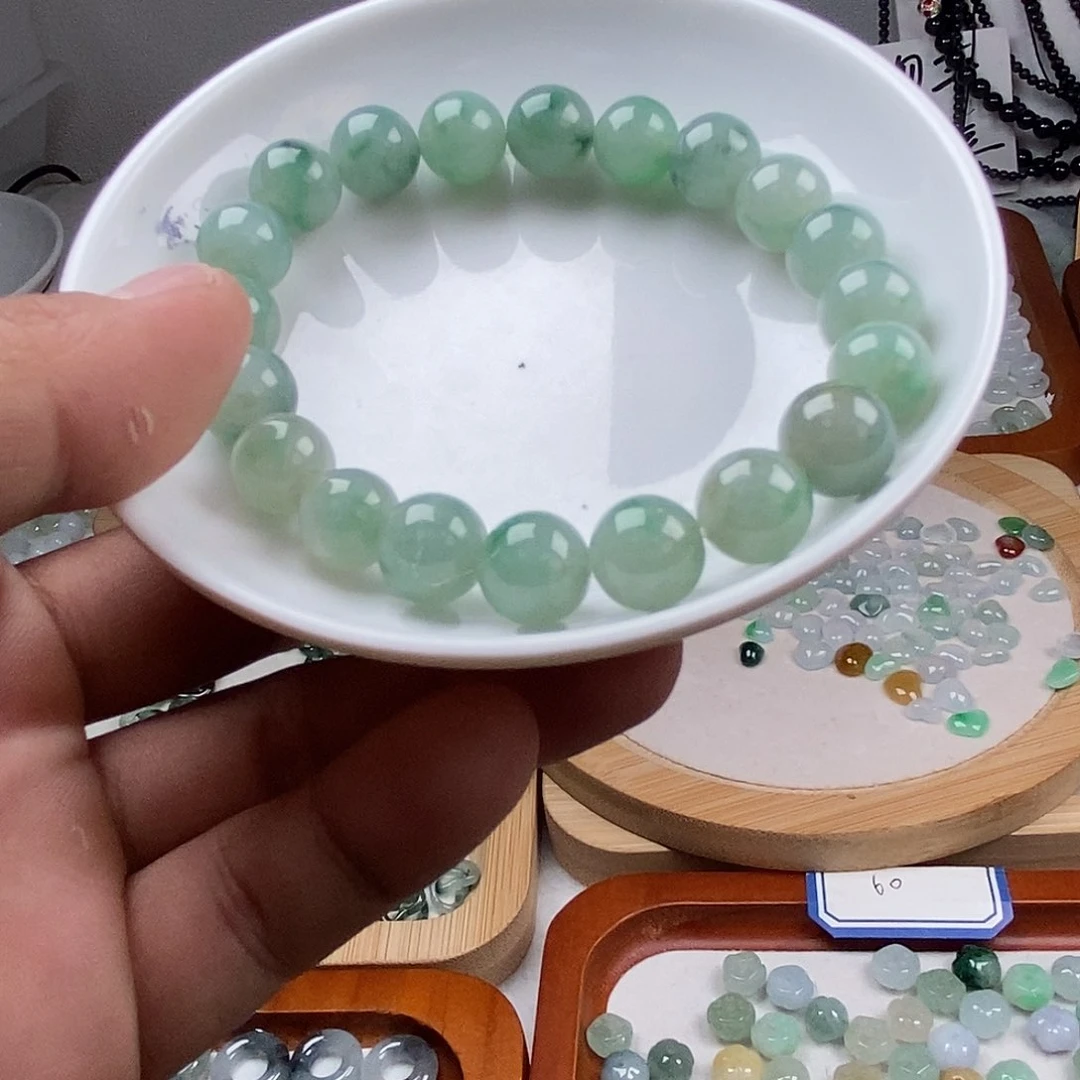 翡翠颈饰未镶嵌圆珠手串