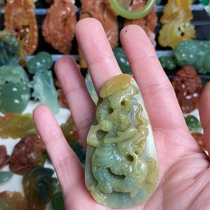 未镶嵌蛇纹石玉颈饰