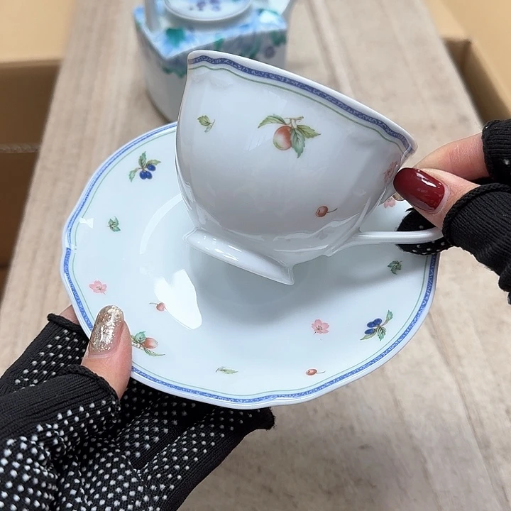 瓷片噗哈哈哈哈哈哈哈哈我