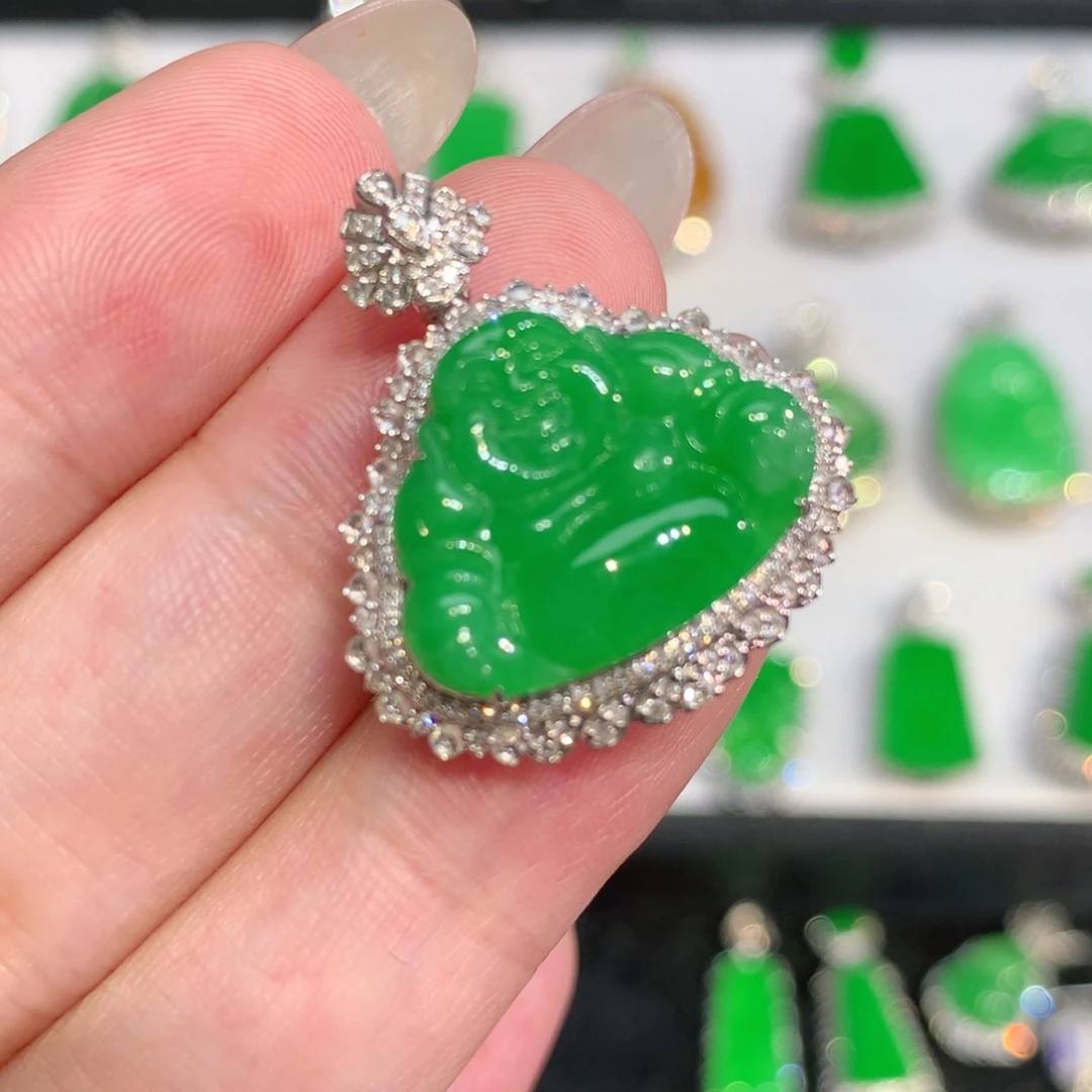 翡翠18K金镶嵌颈饰吊坠