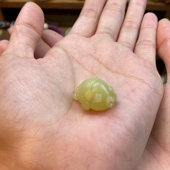 ****ɞ和田玉未镶嵌颈饰
