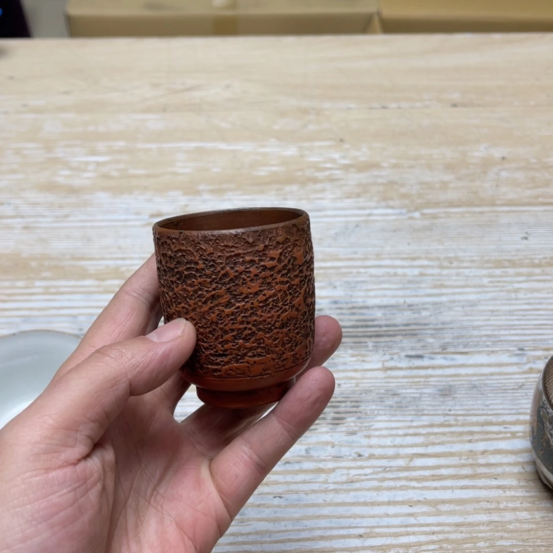 瓷片至**乐密密麻麻地排列着一个