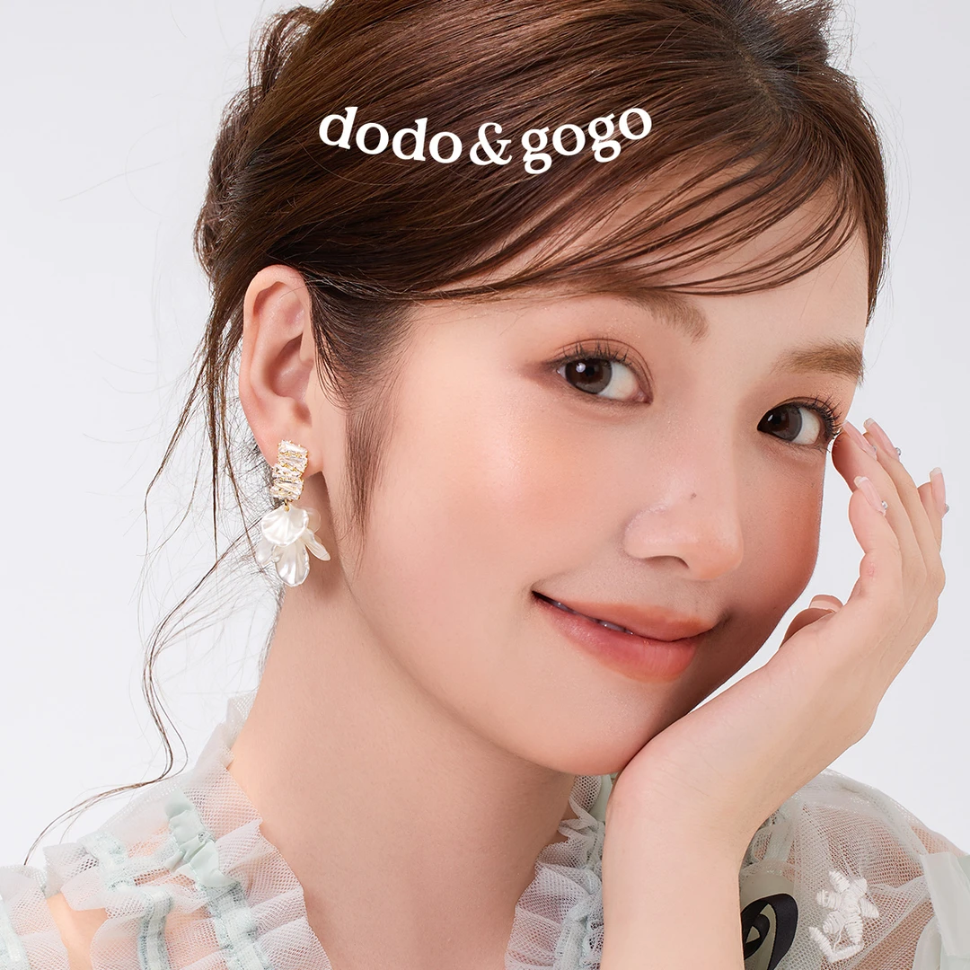 DODOGOGO 合金合成锆石耳饰 白色复古花瓣耳钉法式百搭时尚耳环女
