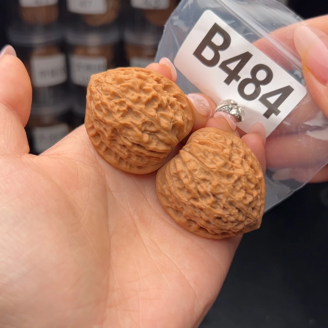 文玩核桃吊坠金牛38全品