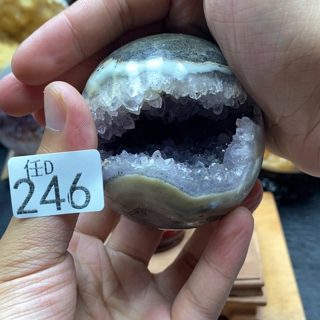 未镶嵌水晶大型摆件（非配饰）