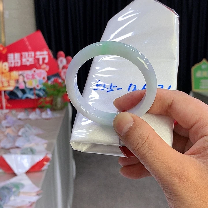 翡翠手镯未镶嵌缅甸翡翠