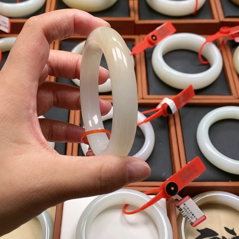 【闪购商品】未镶嵌手镯和田玉