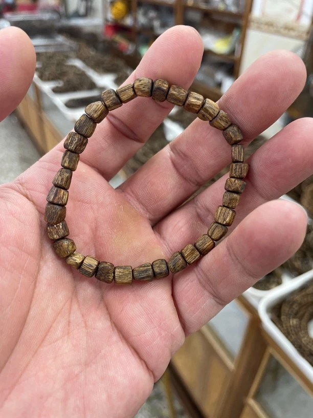 海南奇楠沉香手串随型单圈016047