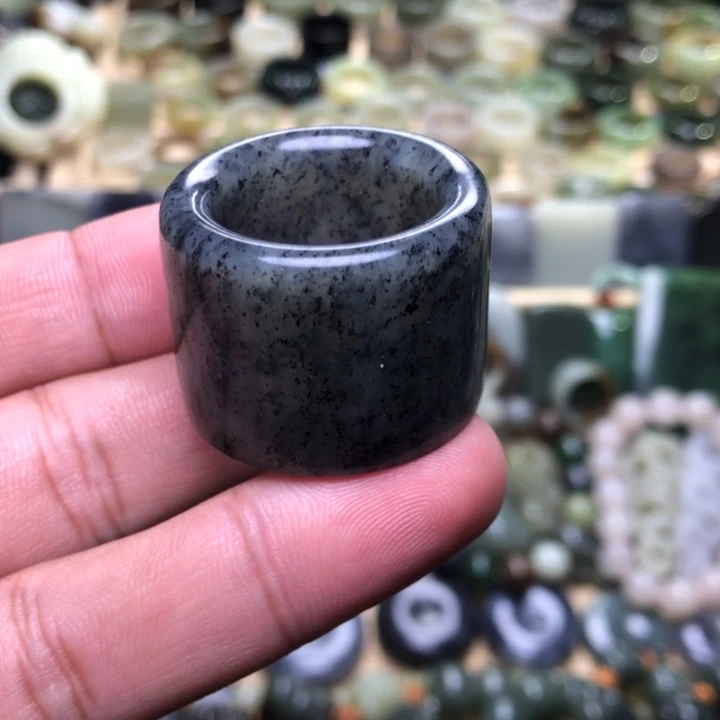 乐***呵颈饰未镶嵌和田玉