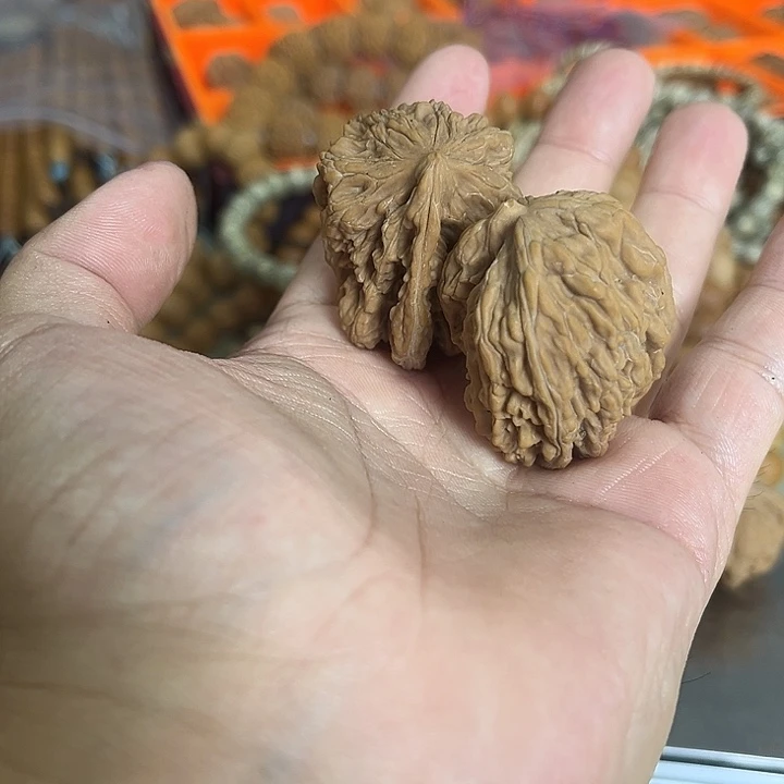 文玩核桃把件四座楼异型编号018