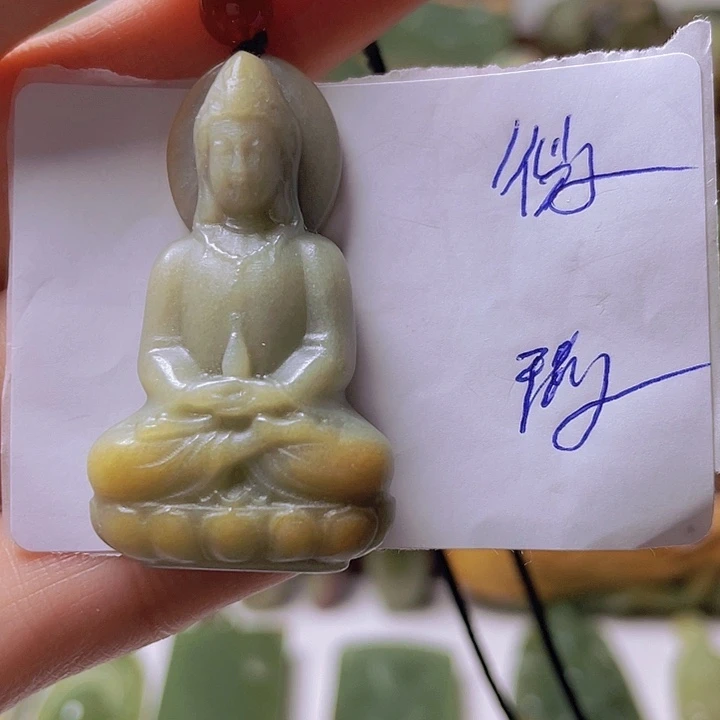 未镶嵌岫岩河磨玉（透闪石质玉）把件