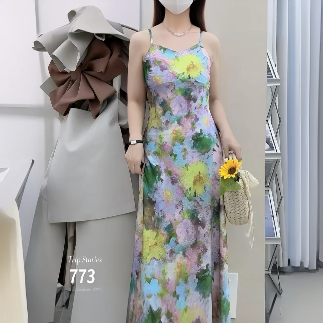 吊带连衣裙显瘦气质性感夏季碎花法式外穿露背收腰长款时尚