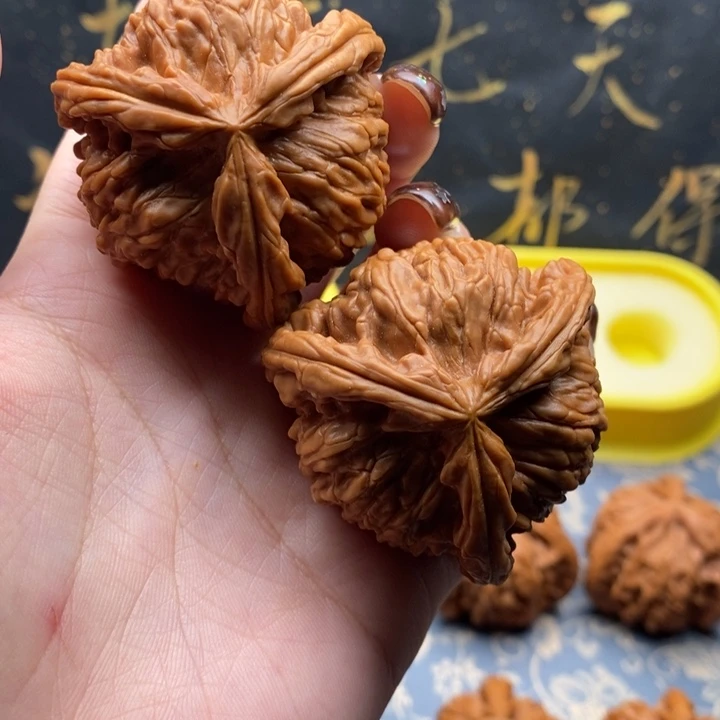 可***哥文玩核桃吊坠白狮子