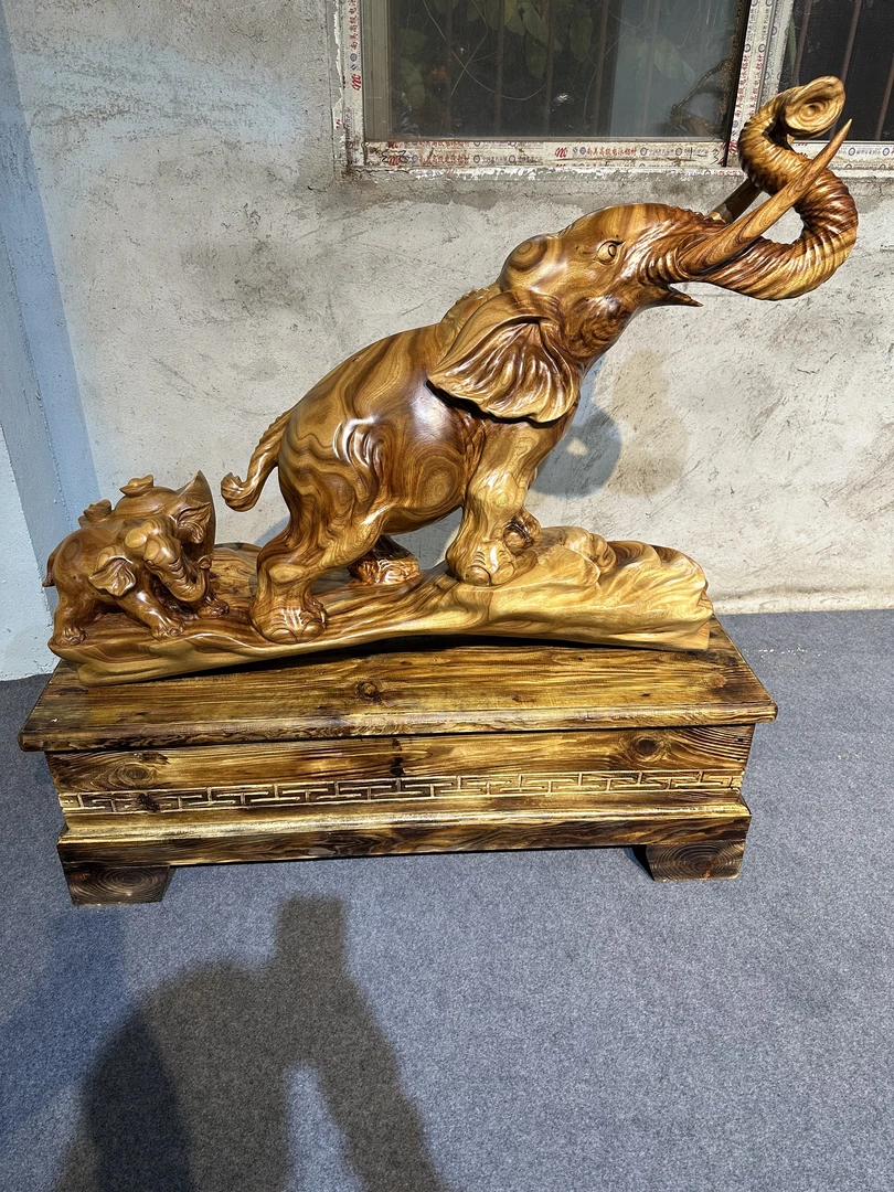 香樟木纯手工无拼接大象摆件