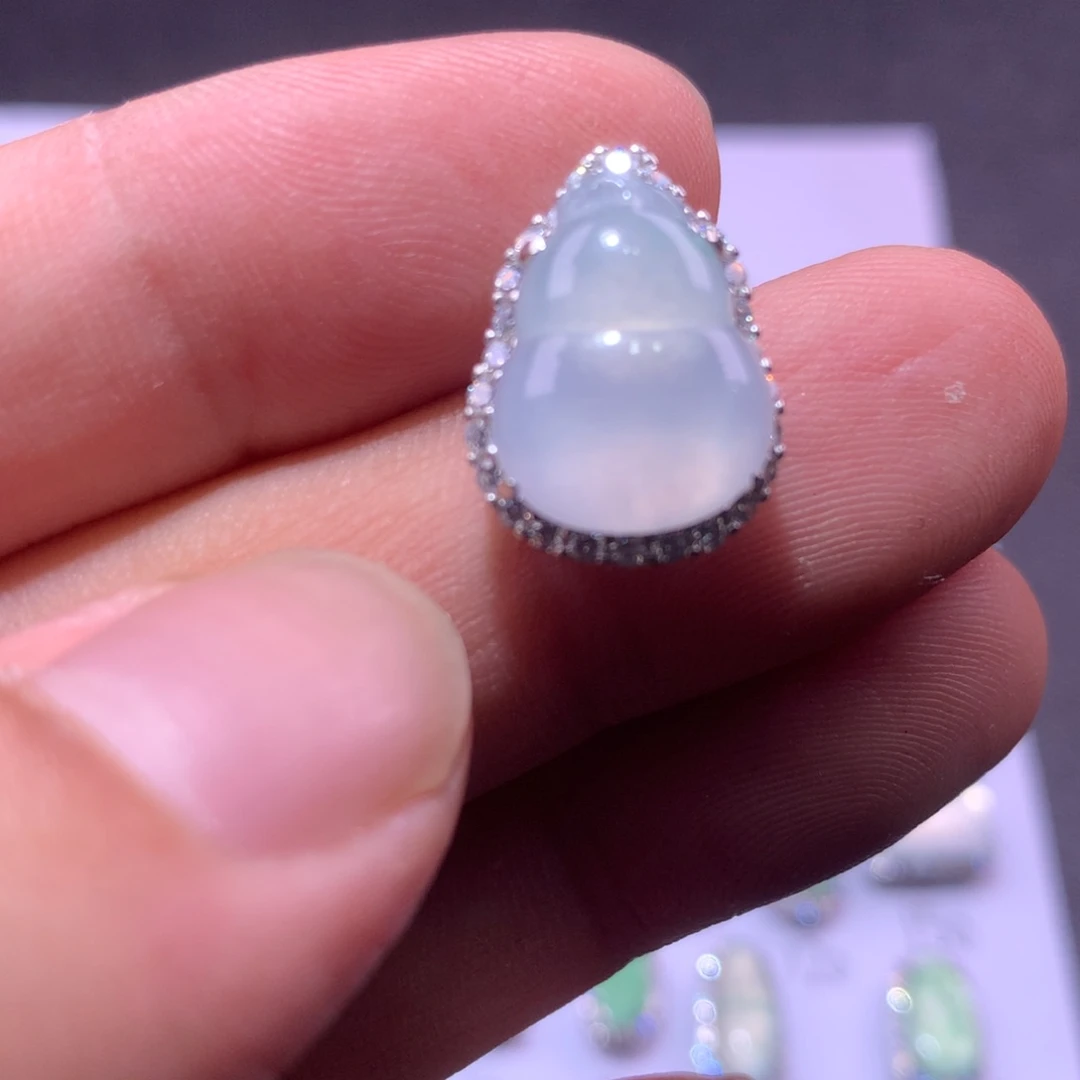 翡翠银S925镶嵌颈饰葫芦