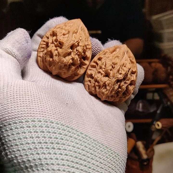 文玩核桃吊坠月**行40云雀