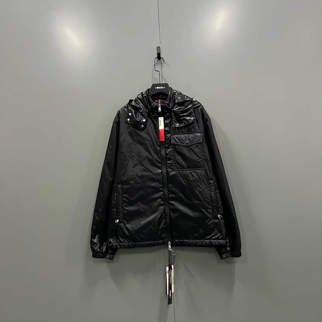 未使用 MONCLER h913 黑色尼龙亮面徽标logo羽绒服 6码 103096