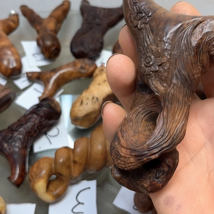 贫***哈木雕艺术品的制作方法和工艺