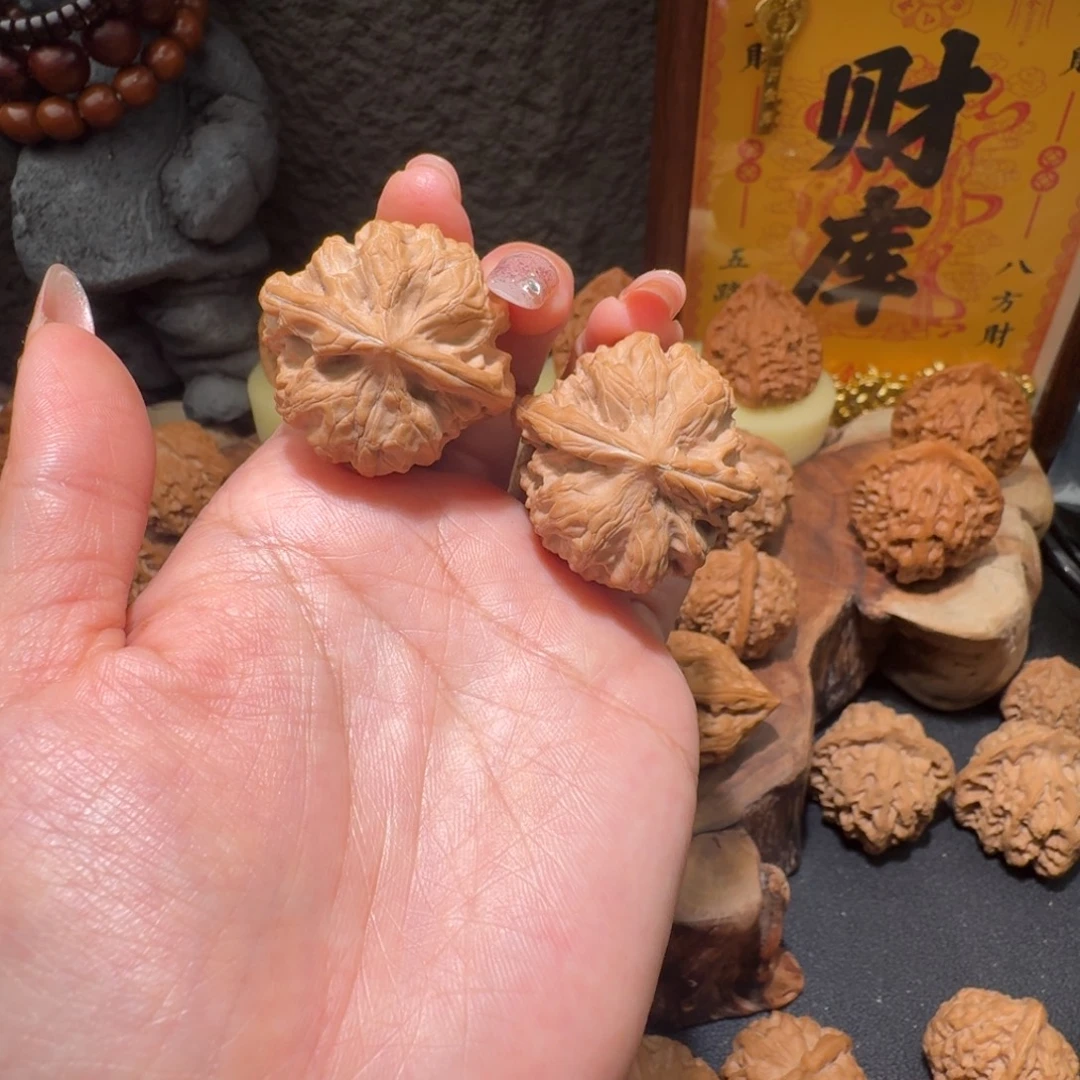文玩核桃吊坠鬼龙