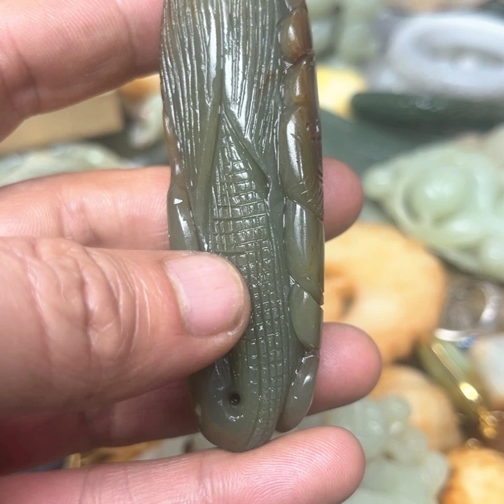和田玉挂件未镶嵌在*刻