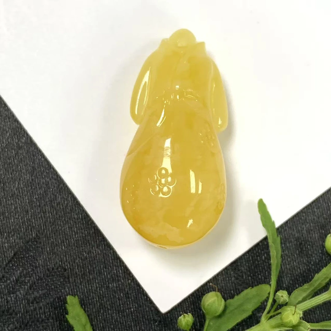 「戴琴珠宝」Z818-蜜蜡雕刻件吊坠（多样性发其一）