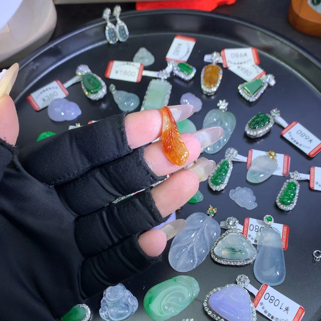 翡翠未镶嵌吊坠(不含链)羽毛