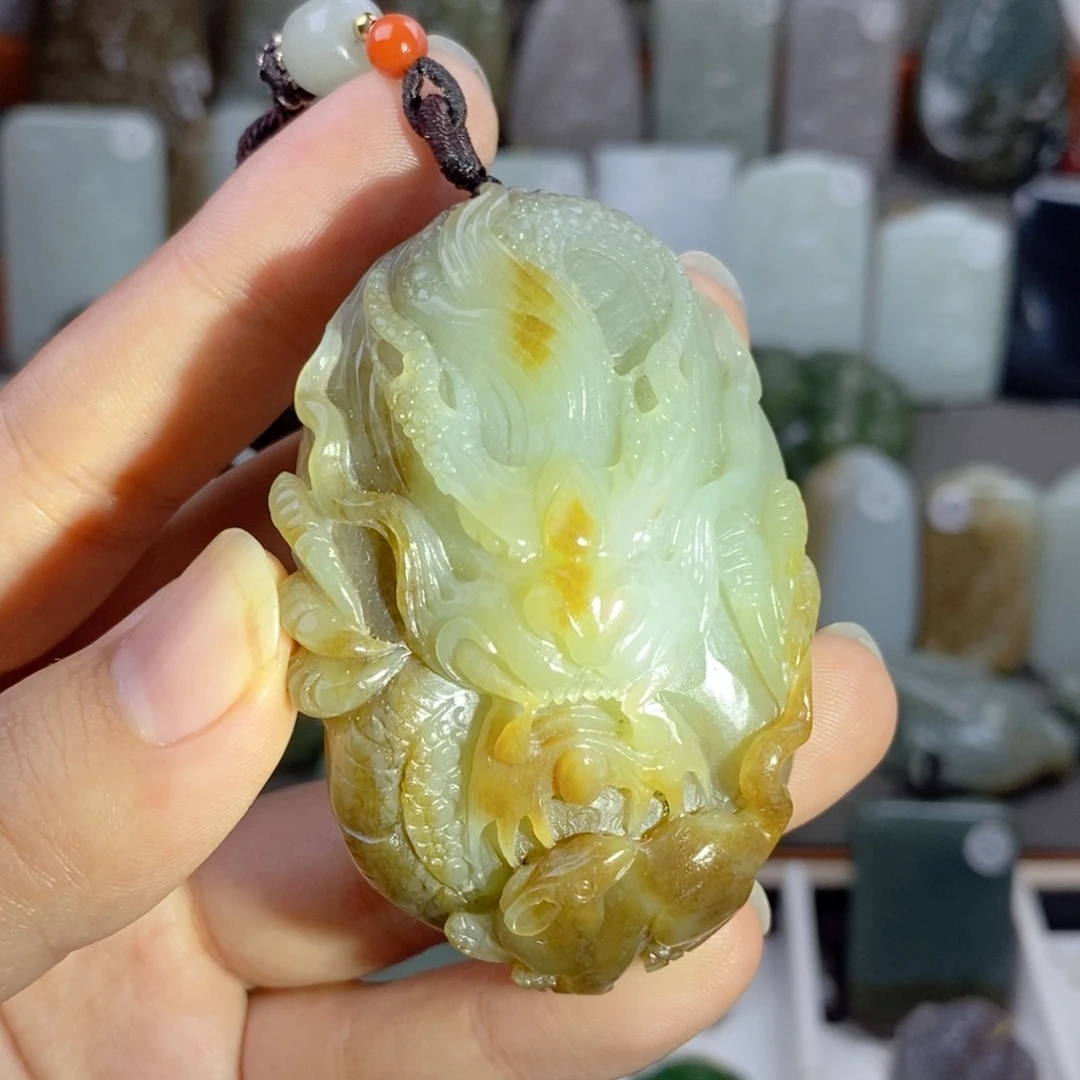 颈饰未镶嵌和田玉（糖玉）