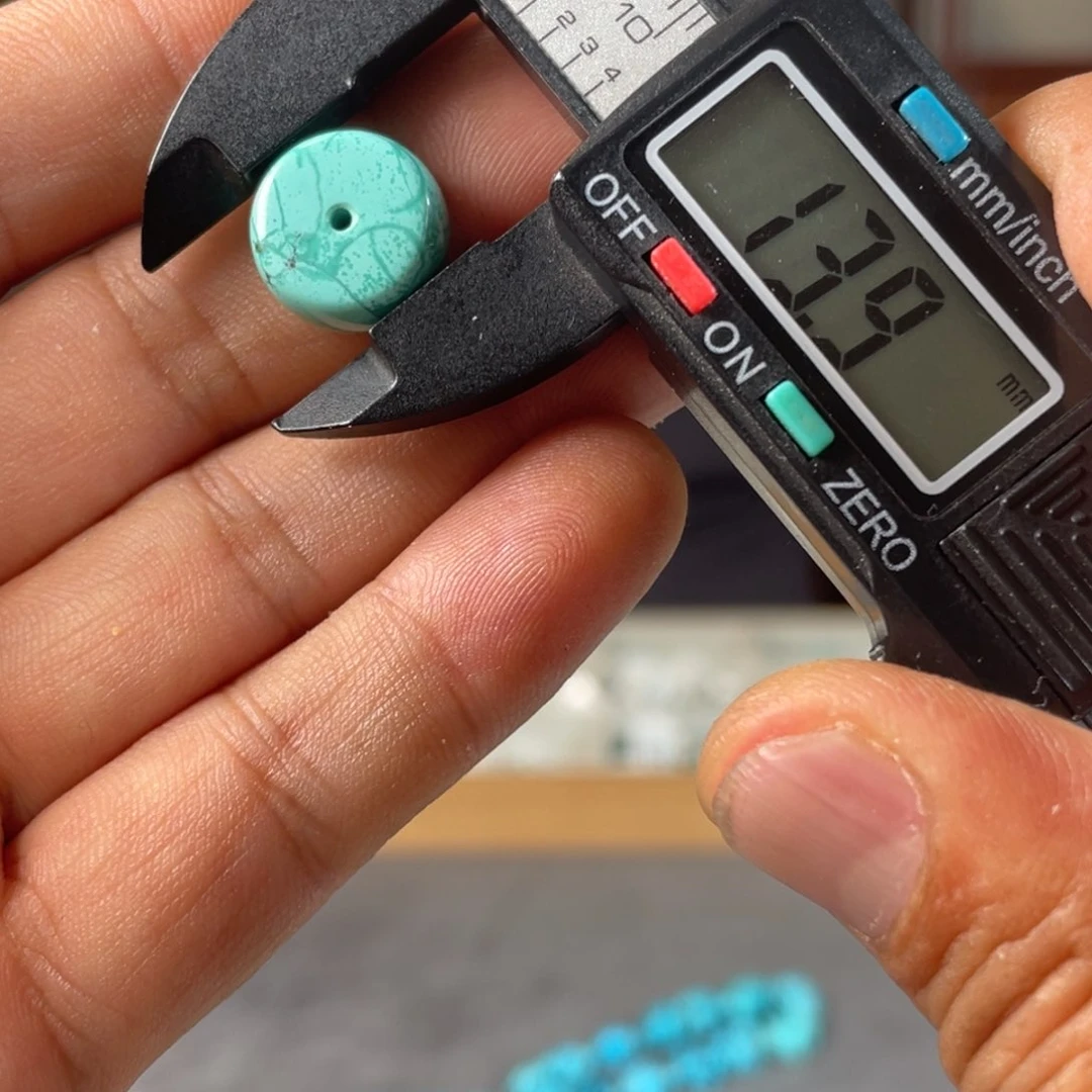 绿松石未镶嵌颈饰