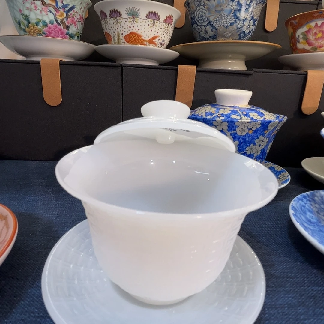 这些盖碗很漂亮！！！