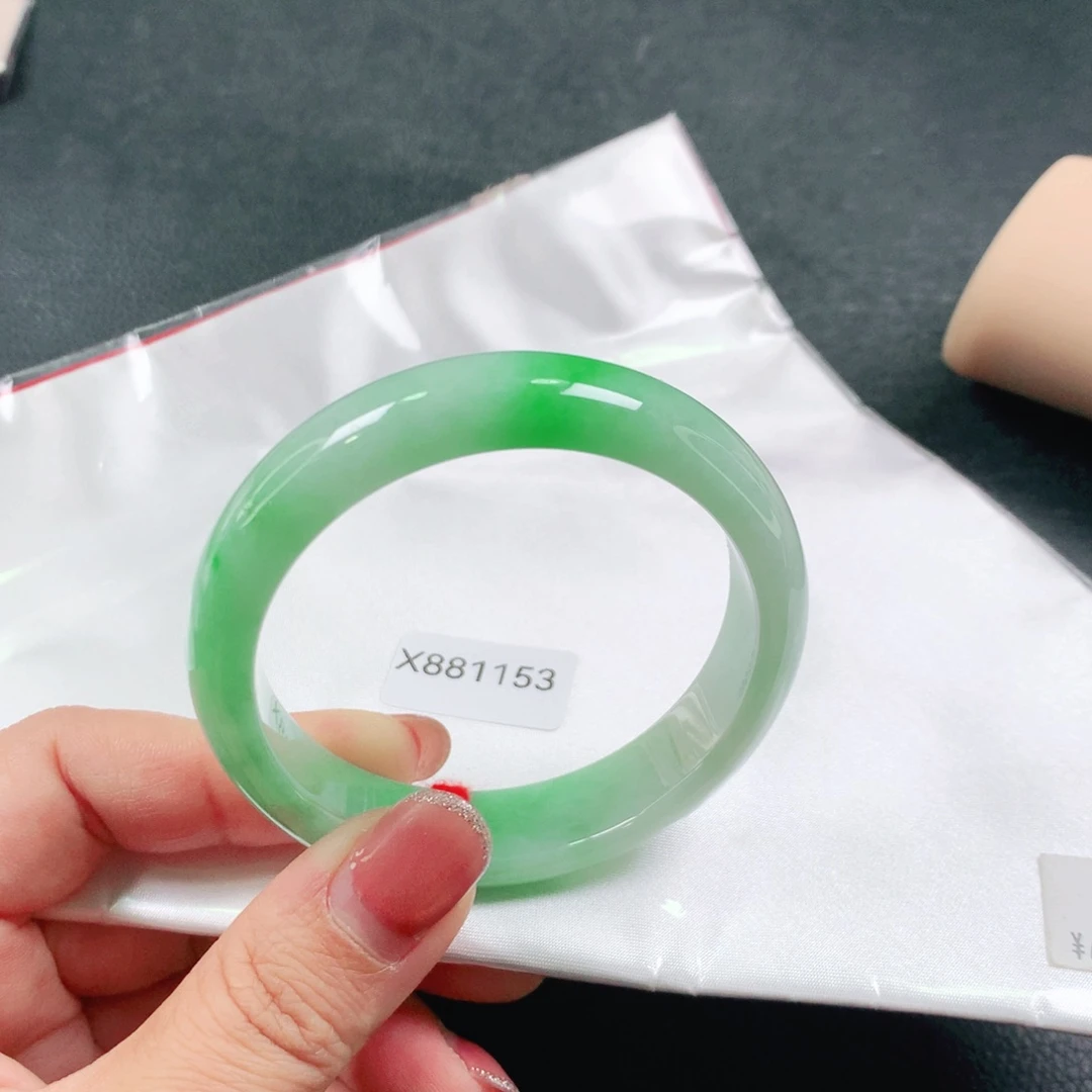 徐***醒翡翠未镶嵌手镯03