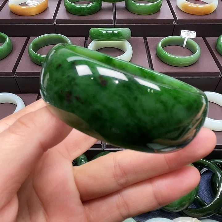 和田玉未镶嵌手镯