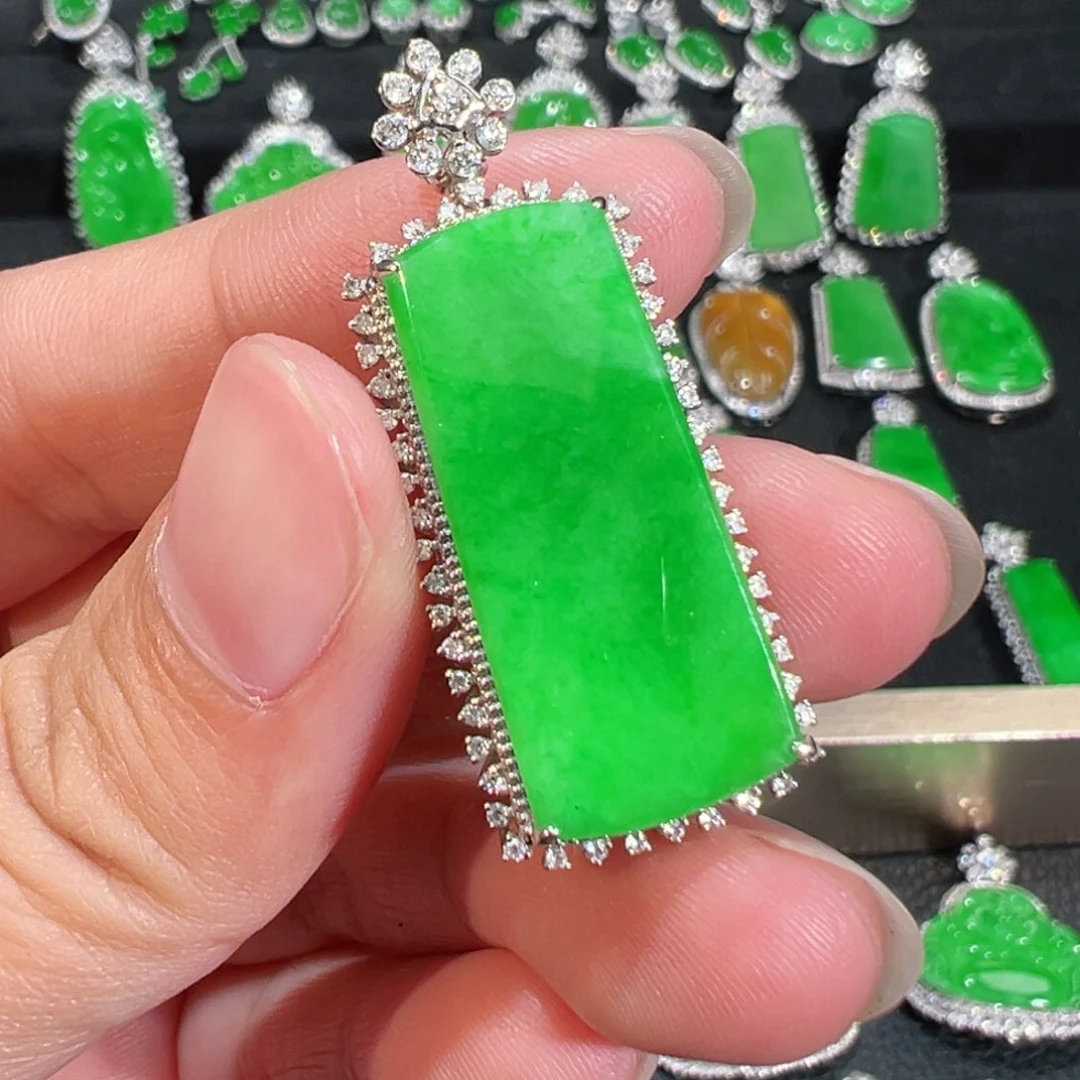 【闪购商品】翡翠吊坠(不含链)18K金镶嵌