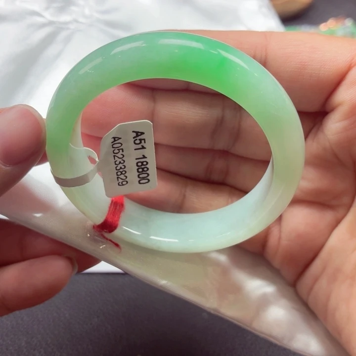 翡翠未镶嵌手镯天然缅甸A货翡翠（甜阳绿）