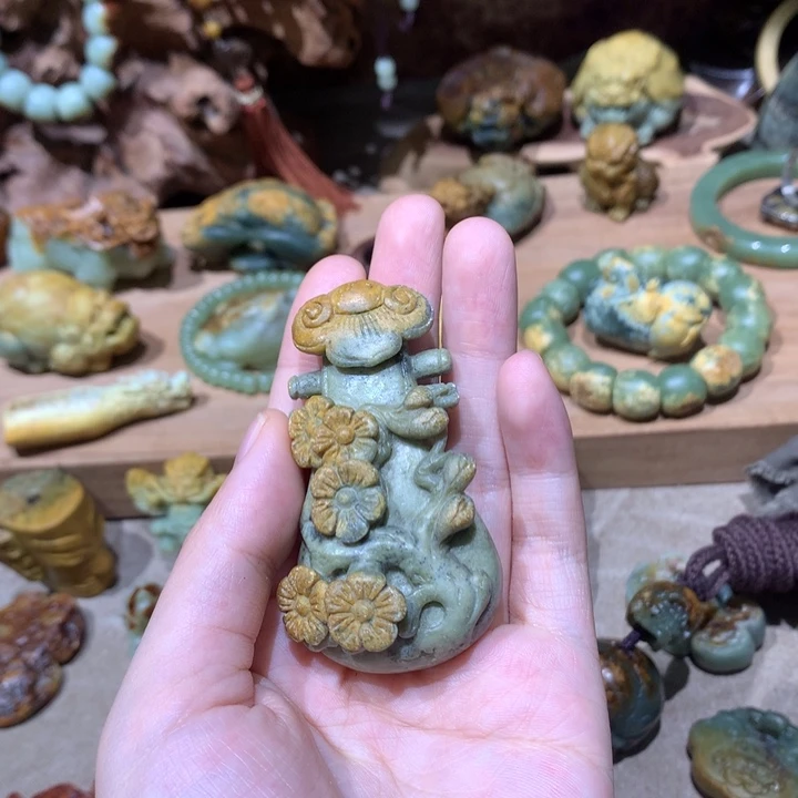 未镶嵌岫岩河磨玉（透闪石质玉）把件