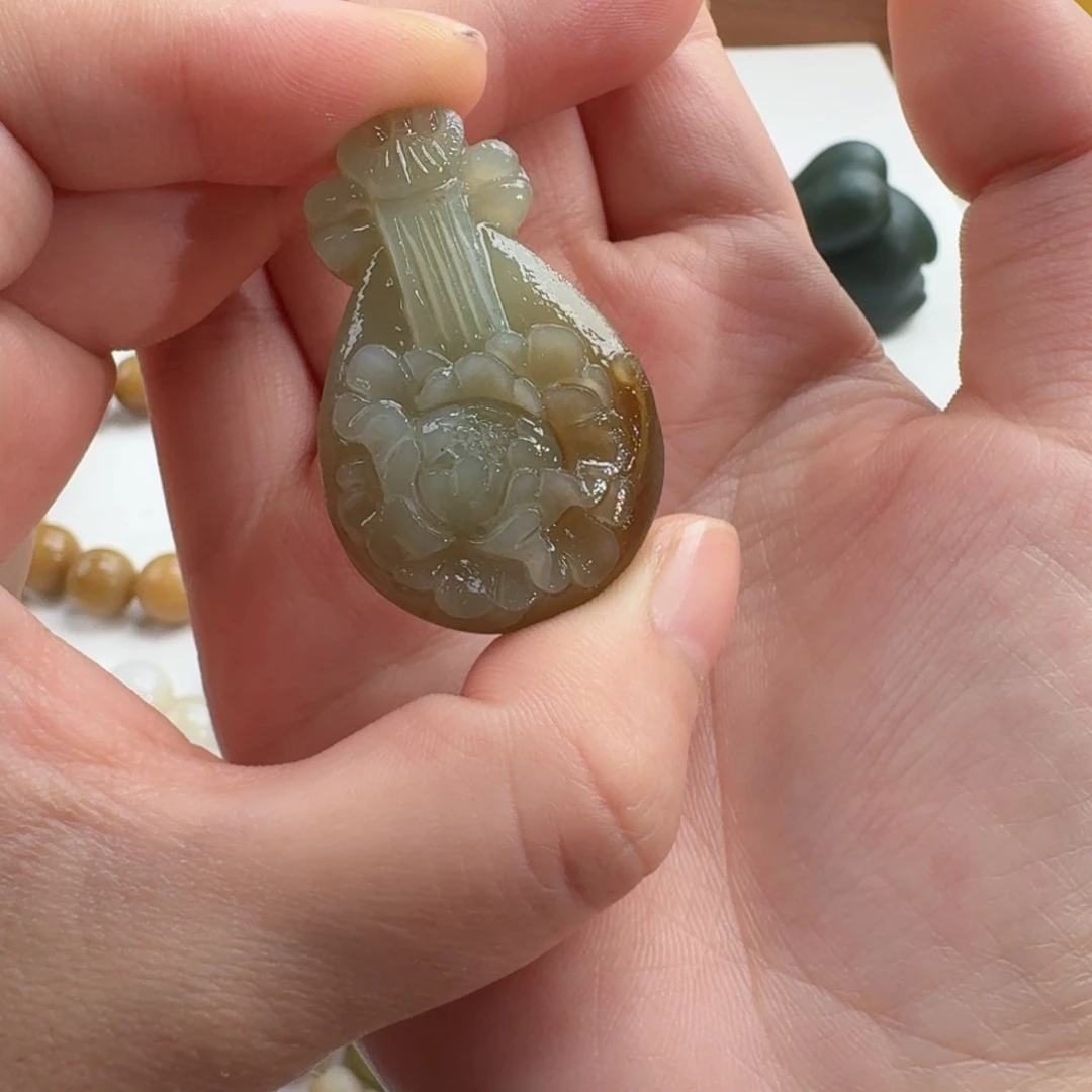 和田玉未镶嵌颈饰定制