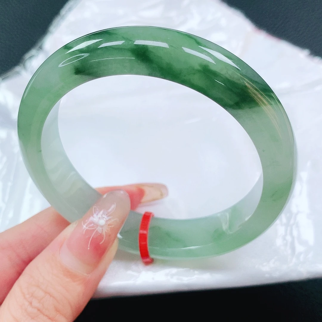 翡翠手镯未镶嵌53圈