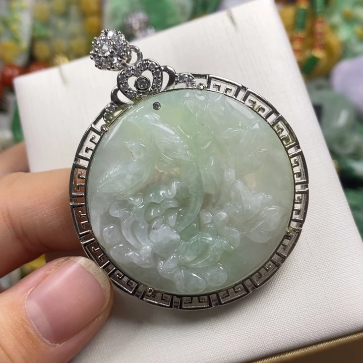 翡翠未镶嵌吊坠(赠链)