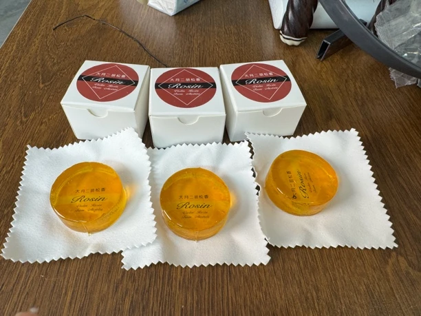 大月二胡松香专业演奏级 易上粉附着力强 防滑落不飞粉