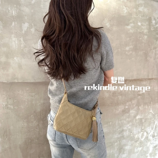 95新 Chanel/香奈儿 复燃精选/香奈儿 奶茶色菱格纹牛角斜挎包