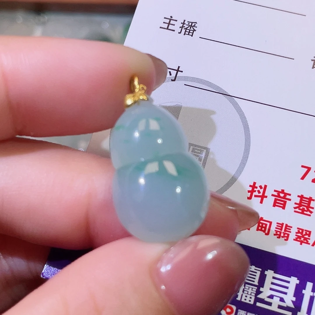 翡翠18K金镶嵌颈饰葫芦