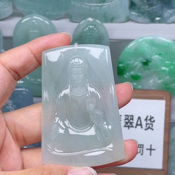 颈饰未镶嵌翡翠素衣观音