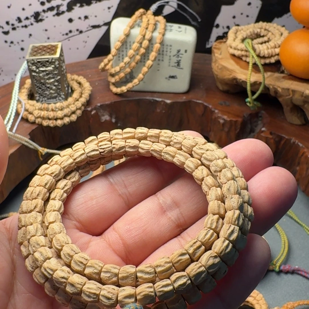 乌***彪柏香籽/百香籽吊坠