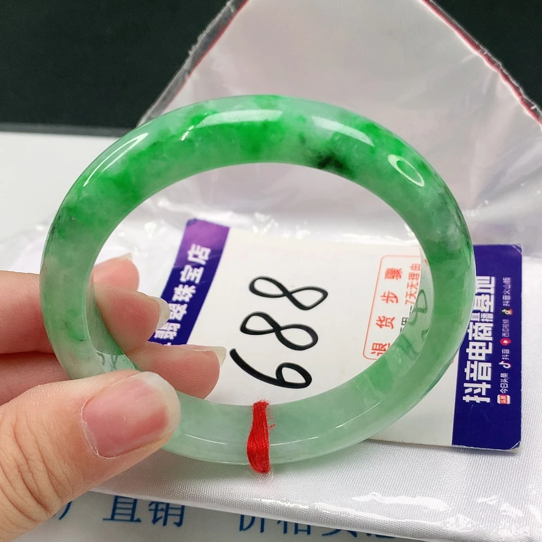 翡翠手镯未镶嵌翡翠