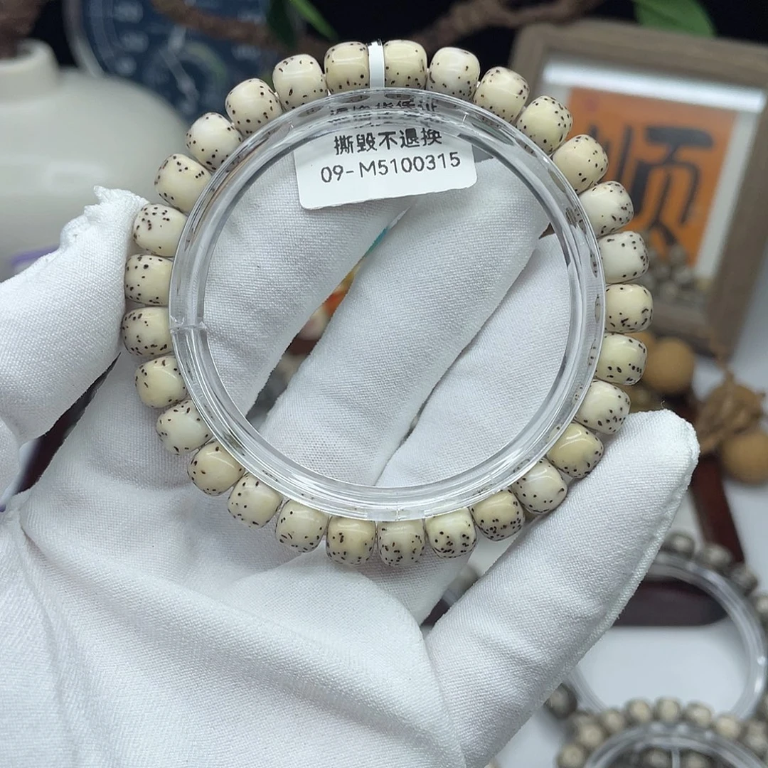 星月菩提手串8×7瓷白淡绿河豚M4