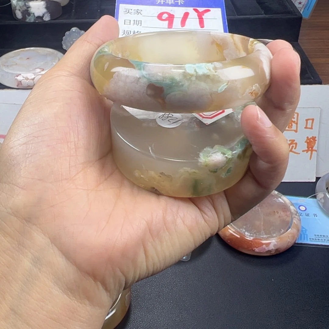 k***n未镶嵌手镯石英质玉